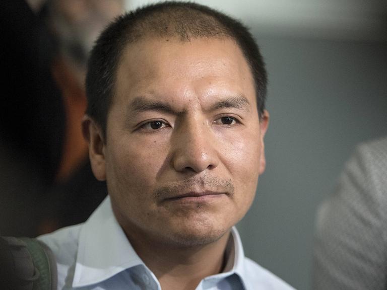 Der peruanische Kleinbauer Saúl Luciano Lliuya verklagt die RWE AG wegen Eigentumsbeeintraechtigung durch CO 2-Ausstoss.