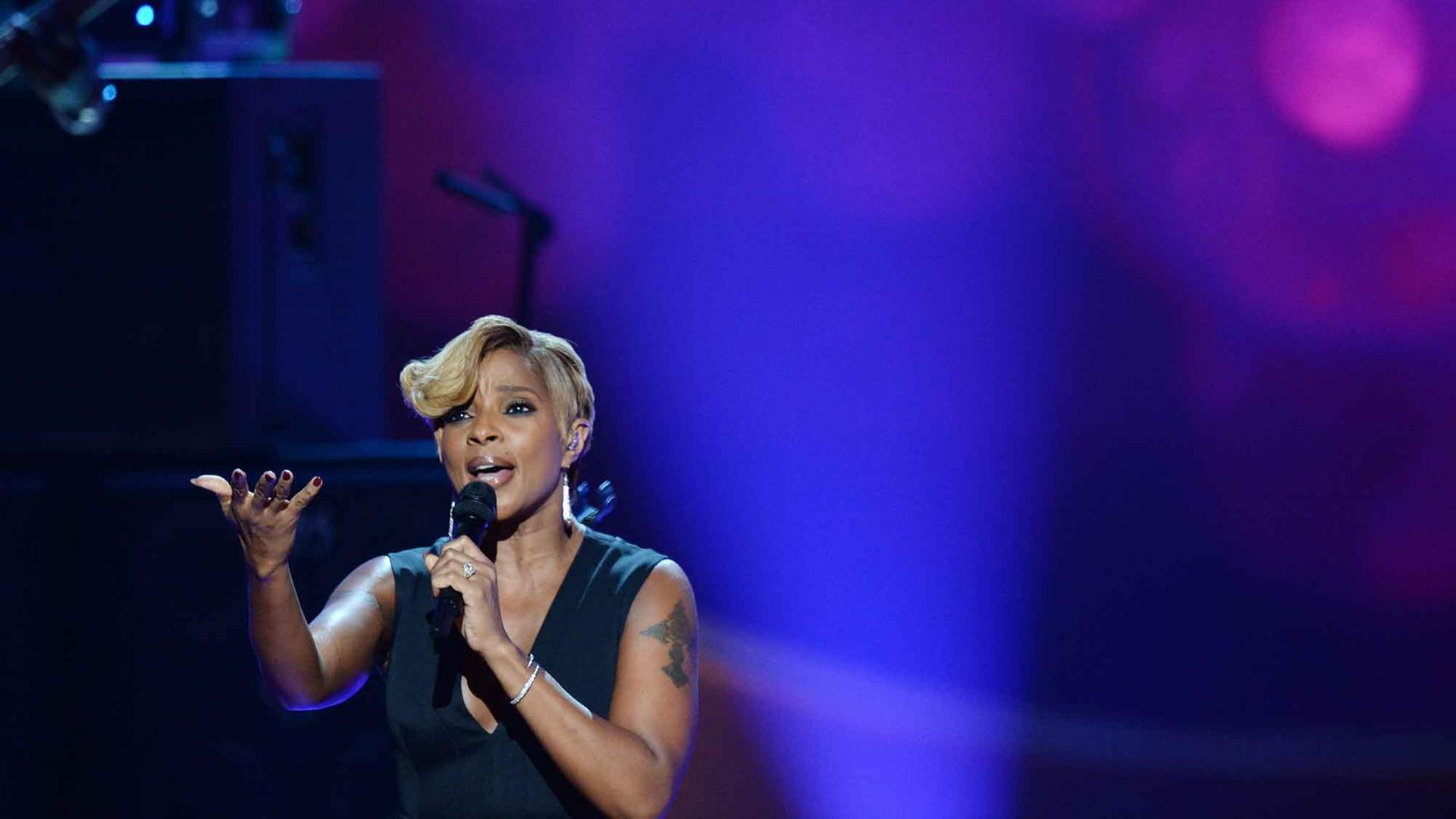 US-Sängerin Mary J. Blige bei der Show "A Very Grammy Christmas" in Los Angeles. US-Sängerin Mary J. Blige bei der Show "A Very Grammy Christmas" in Los Angeles.