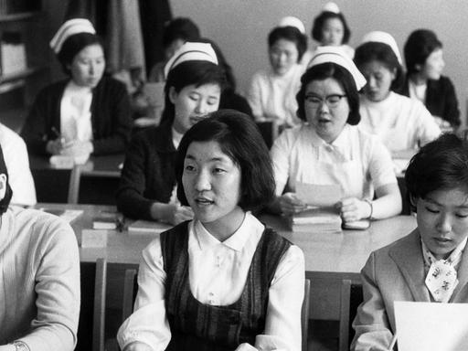 Krankenschwestern aus Südkorea beim Deutschunterricht in Frankfurt am Main.