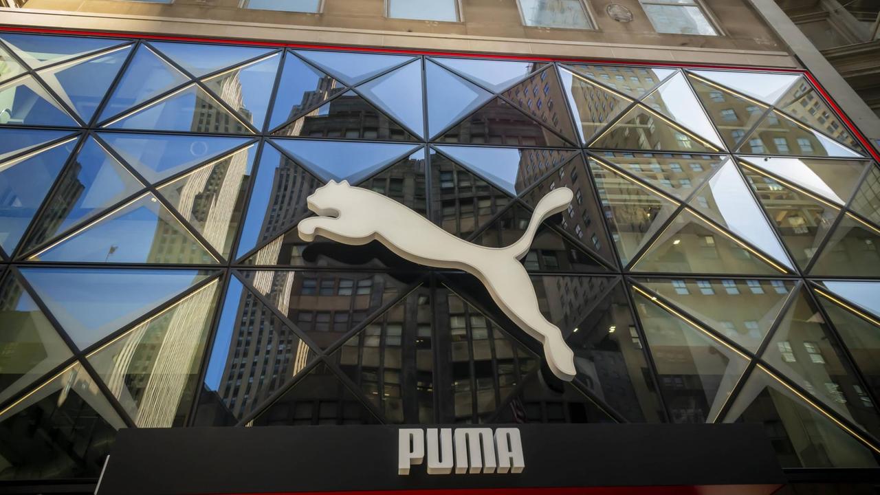 Das große Puma-Logo an einem seiner Sportgeschäfte. Das große Puma-Logo an einem seiner Sportgeschäfte.