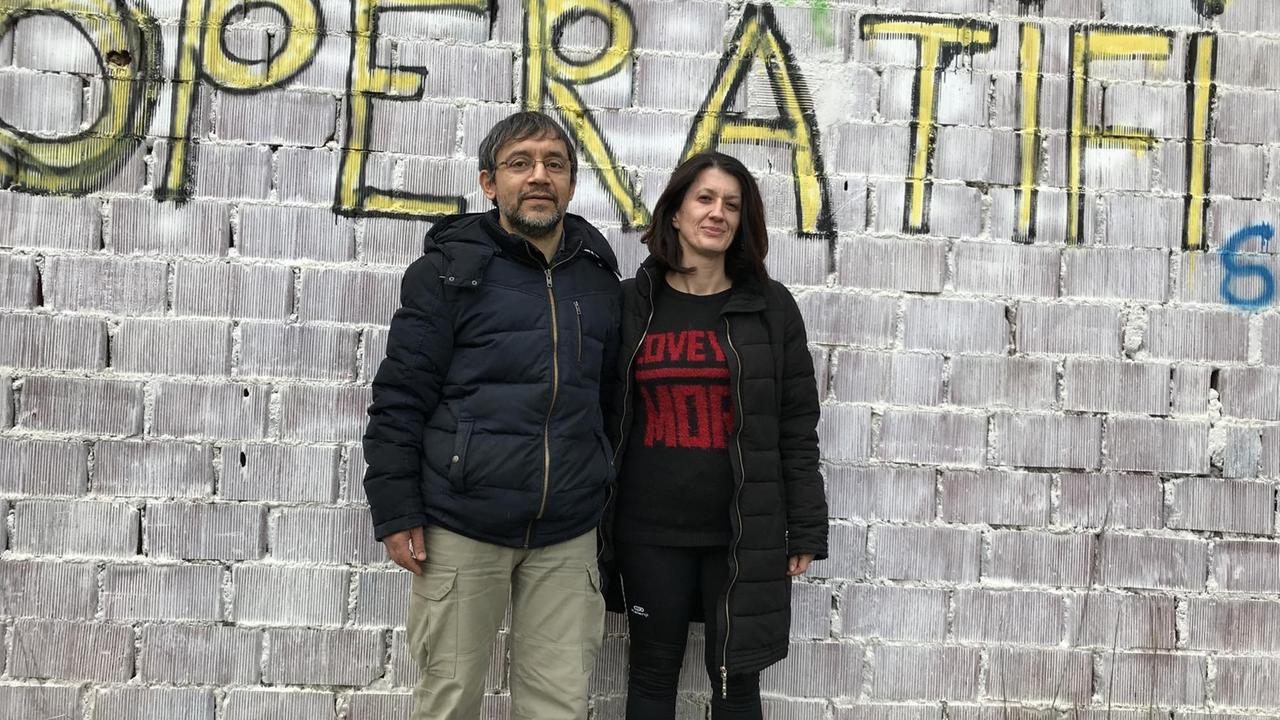 Beschaulicher Lebensabend an der Ägäis: Der Istanbuler Arif Iyidogan und seine Frau Nergis Gürel auf dem Grundstück bei Izmir, wo sie einmal gemeinsam leben wollen. Beschaulicher Lebensabend an der Ägäis: Der Istanbuler Arif Iyidogan und seine Frau Nergis Gürel auf dem Grundstück bei Izmir, wo sie einmal gemeinsam leben wollen.