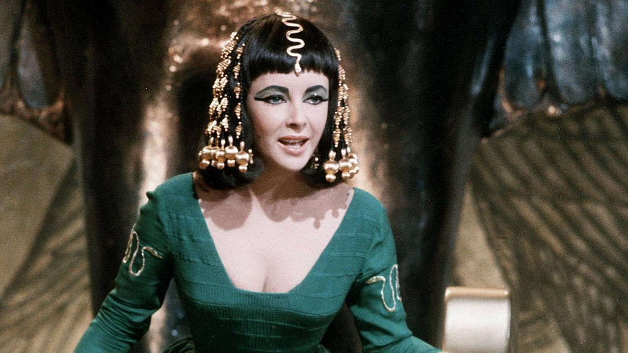Liz Taylor als Cleopatra im gleichnamigen Film, der 1962 in den Cinecittà-Studios in Rom gedreht wurde. Liz Taylor als Cleopatra im gleichnamigen Film, der 1962 in den Cinecittà-Studios in Rom gedreht wurde.