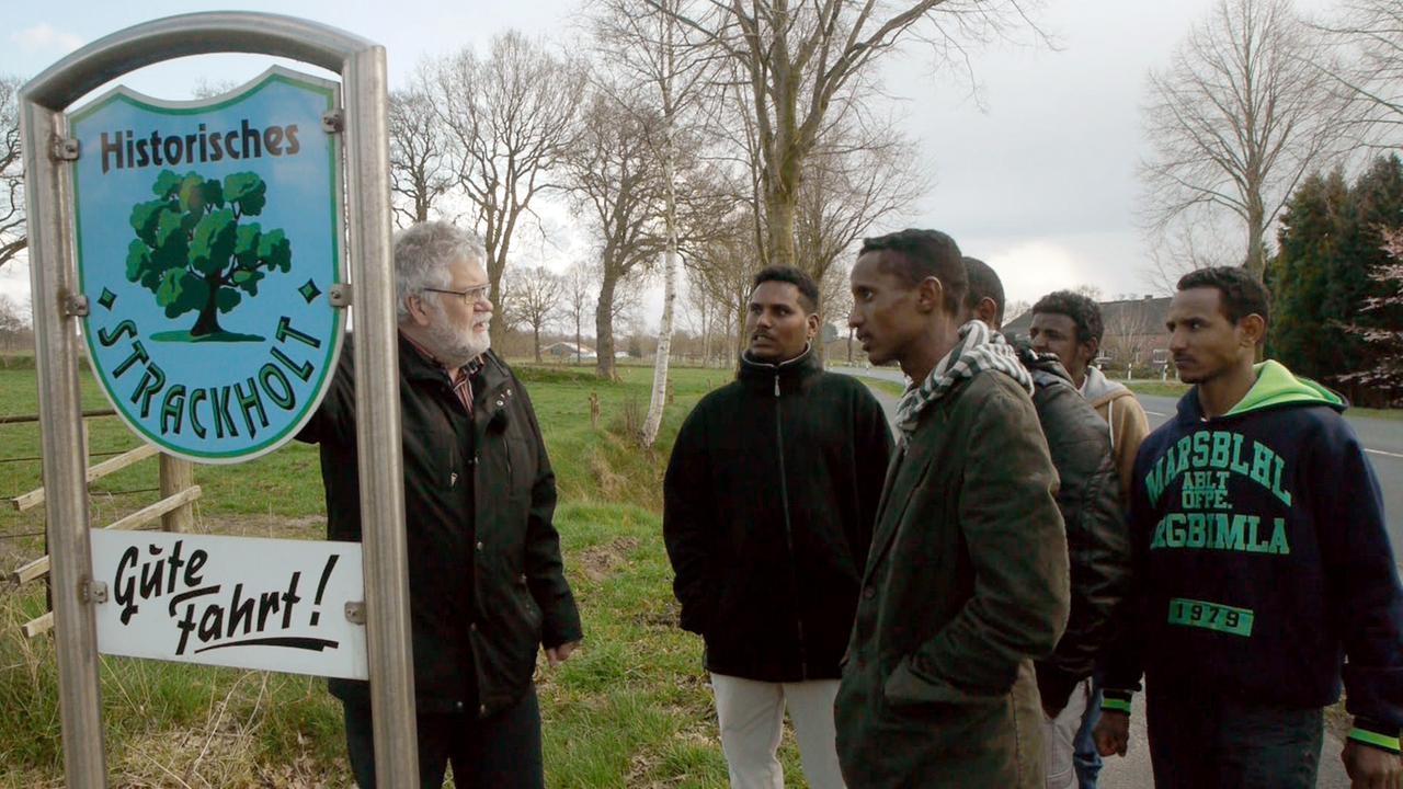Fünf Flüchtlinge aus Eritrea in Strackholt - Eine Szene des Kinofilms "Gestrandet" Fünf Flüchtlinge aus Eritrea in Strackholt - Eine Szene des Kinofilms "Gestrandet"