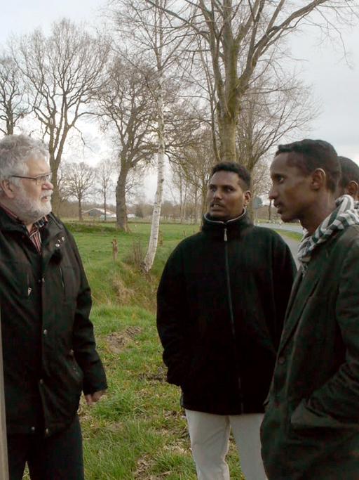 Fünf Flüchtlinge aus Eritrea in Strackholt - Eine Szene des Kinofilms "Gestrandet"