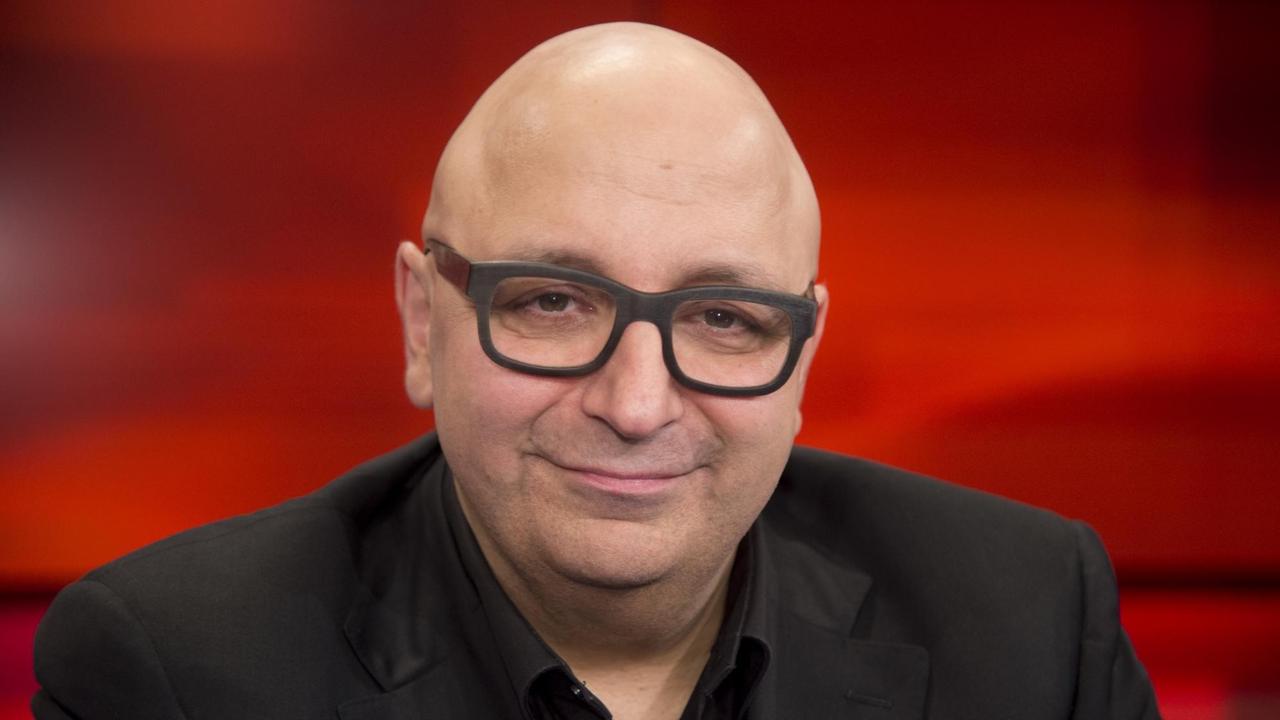 Armin Nassehin ist Professor für Soziologie an der Ludwig-Maximilians-Universität München. Hier ein Portät vor der TV Talkshow "Hart aber Fair". Armin Nassehin ist Professor für Soziologie an der Ludwig-Maximilians-Universität München. Hier ein Portät vor der TV Talkshow "Hart aber Fair".