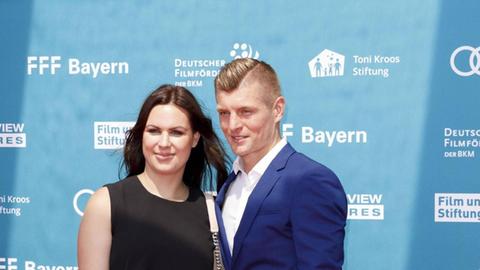 Toni Kroos mit Ehefrau Jessica Kroos, Sohn Leon Kroos und Tochter Amelie Kroos bei der Premiere des Kinofilms Kroos im Cinedom. Köln, 30.06.2019
