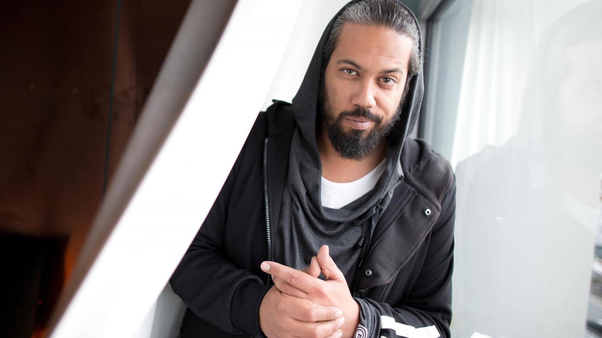 Der Musiker Samy Deluxe während eines Interviewtermins im März 2016 in Berlin Der Musiker Samy Deluxe während eines Interviewtermins im März 2016 in Berlin