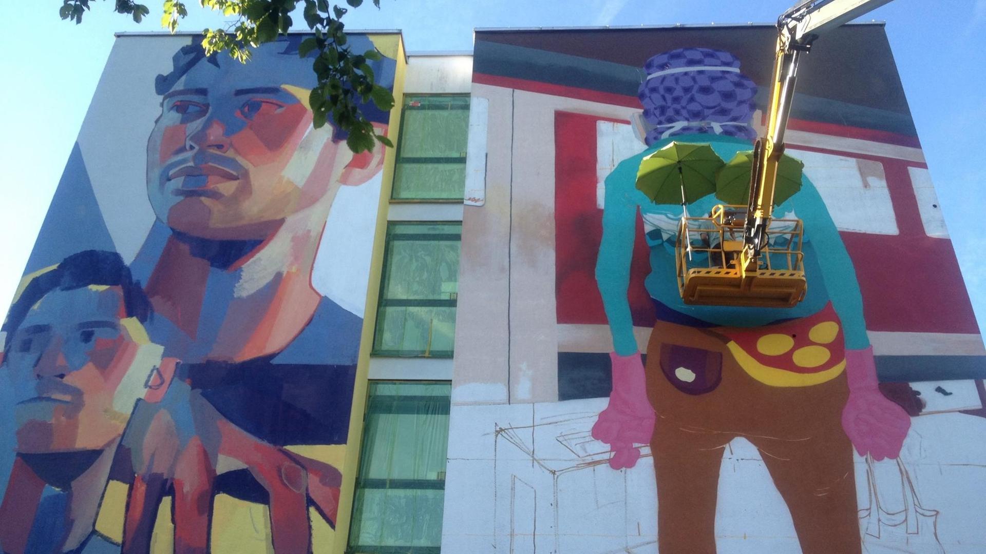 Zwei Graffitis auf einer Hauswand des "Scale WallArt Munich" Festivals (Bild: Andi Hörmann) Zwei Graffitis auf einer Hauswand des "Scale WallArt Munich" Festivals (Bild: Andi Hörmann)
