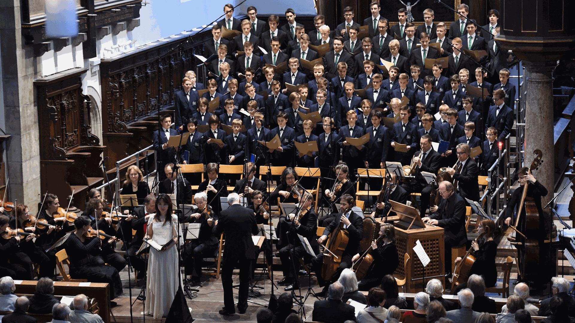 Yeree Suh, die Regensburger Domspatzen und das L'Orfeo Barockorchester unter Leitung von Roland Büchner beim Eröffnungskonzert der Tage Alter Musik Regensburg