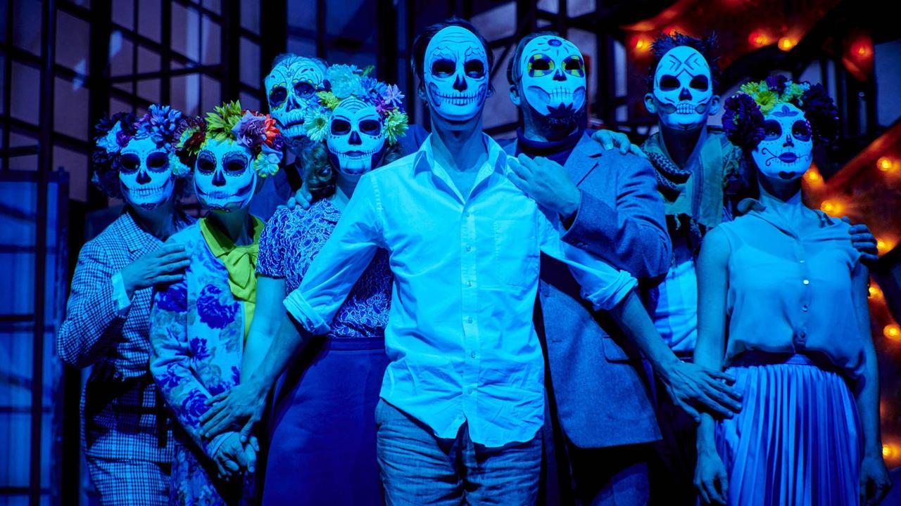 Bettina Riebesel, Rita Feldmeier, Joachim Berger, Nadine Nolla, Henning Strübbe, René Schwittay, David Hörning und Ulrike Beerbaum in "In Zeiten des abnehmenden Lichts" am Hans-Otto-Theater Bettina Riebesel, Rita Feldmeier, Joachim Berger, Nadine Nolla, Henning Strübbe, René Schwittay, David Hörning und Ulrike Beerbaum in "In Zeiten des abnehmenden Lichts" am Hans-Otto-Theater