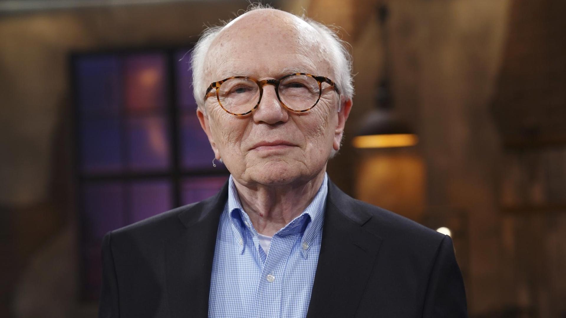 Friedrich Nowottny bei der Aufzeichnung einer Talkshow im Mai 2019. Friedrich Nowottny bei der Aufzeichnung einer Talkshow im Mai 2019.