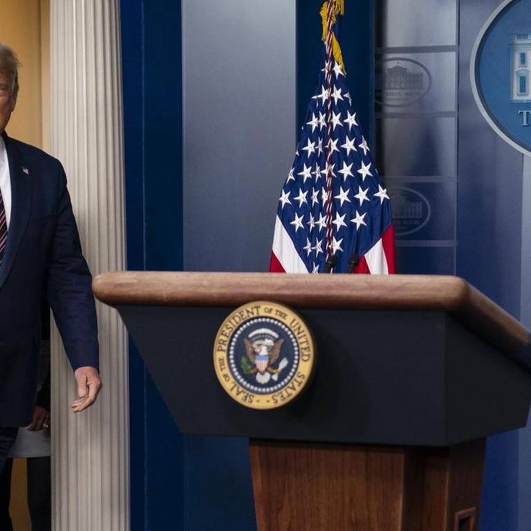 Donald Trump im Presseraum des Weißen Hauses am 5. November 2020