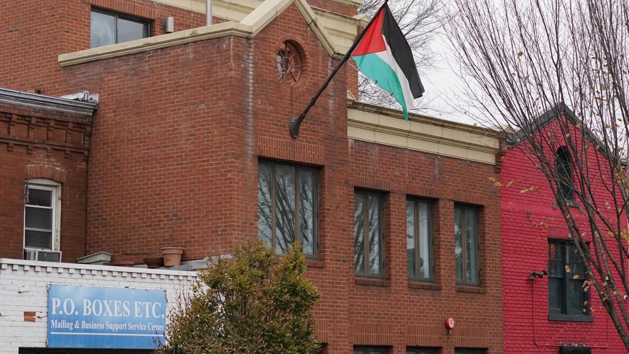 Am PLO-Büro in Washington hängt eine palstinensische Fahne Am PLO-Büro in Washington hängt eine palstinensische Fahne