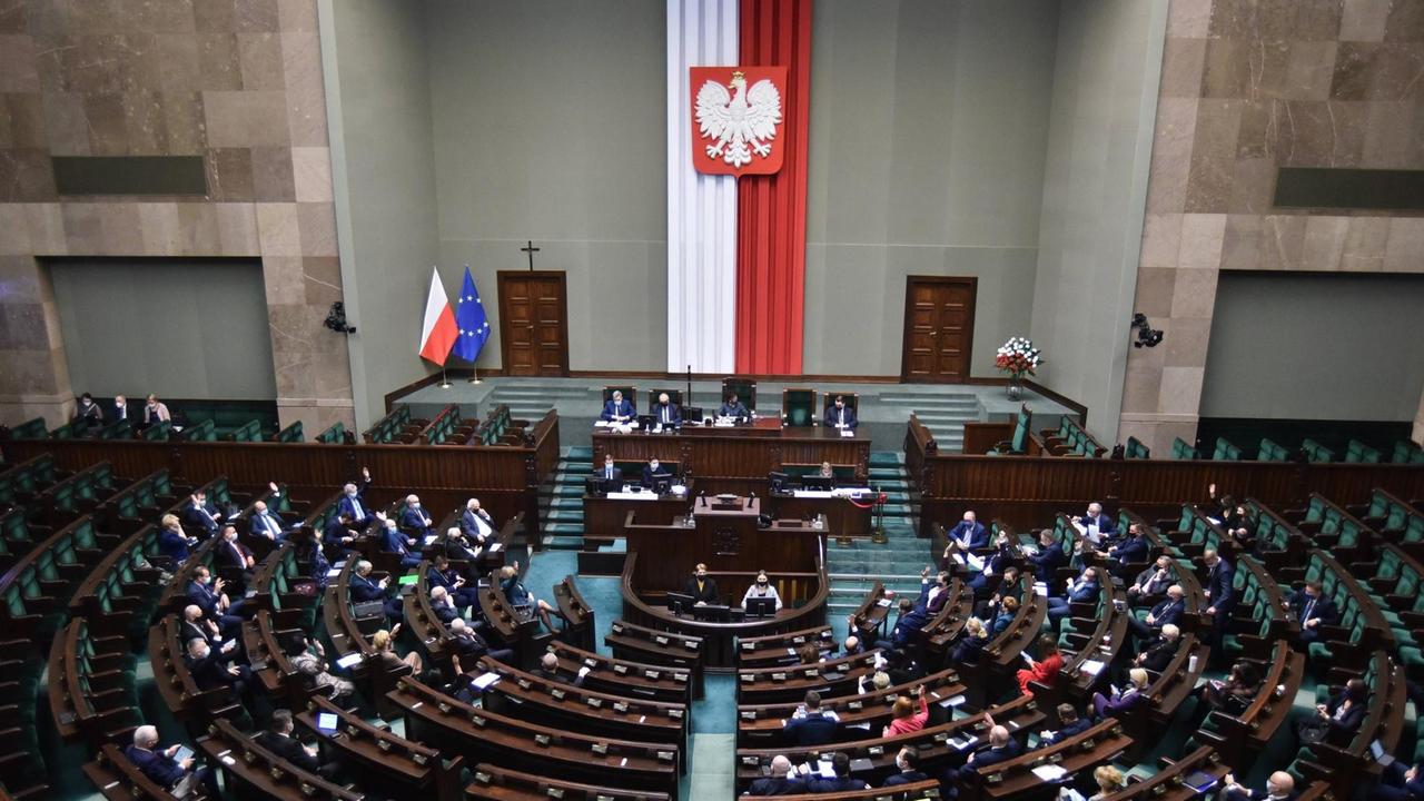 Blick von obane auf das polnische Parlament. Blick von obane auf das polnische Parlament.