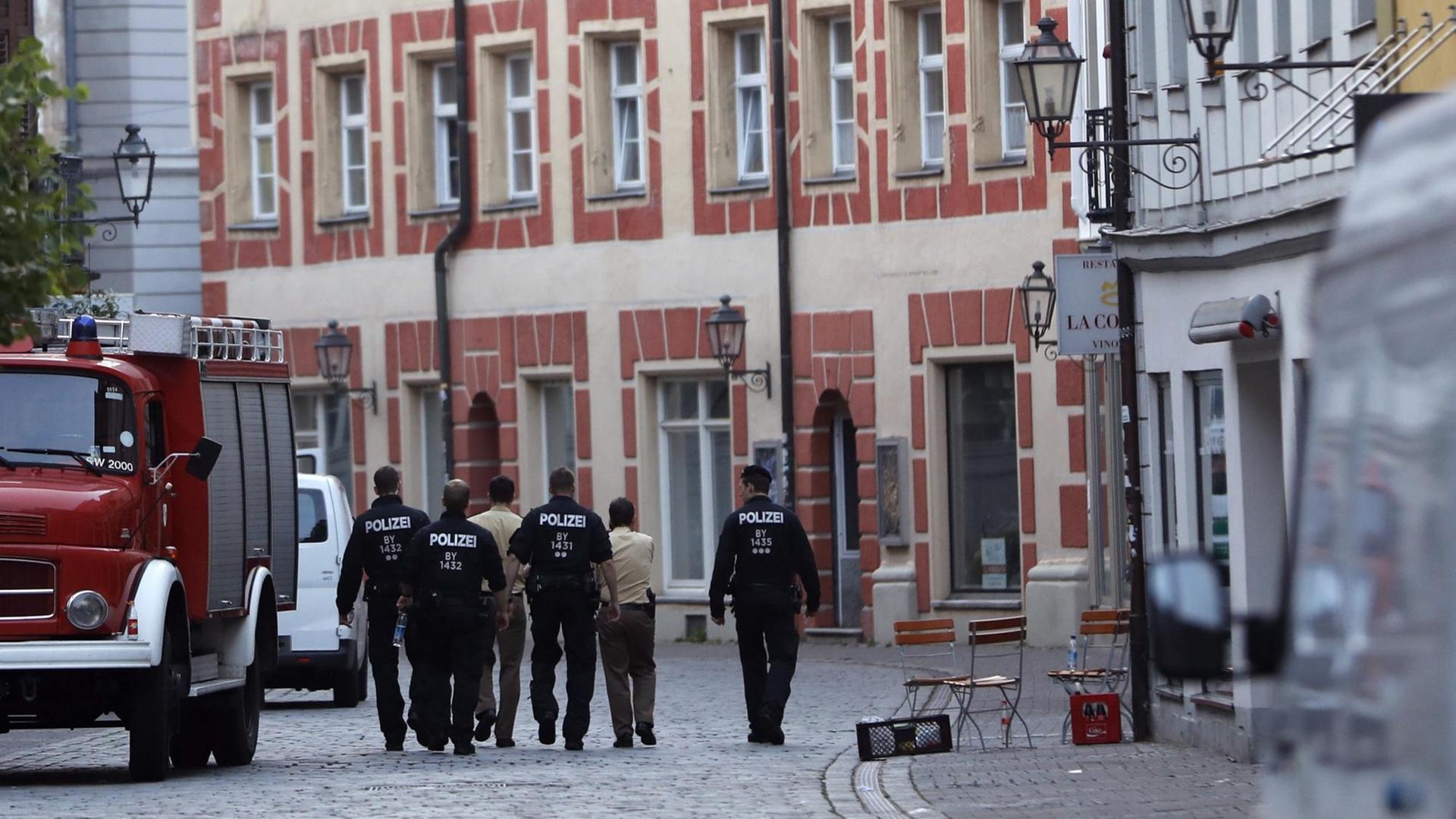 Polizei patrouilliert durch Ansbach. Polizei patrouilliert durch Ansbach.