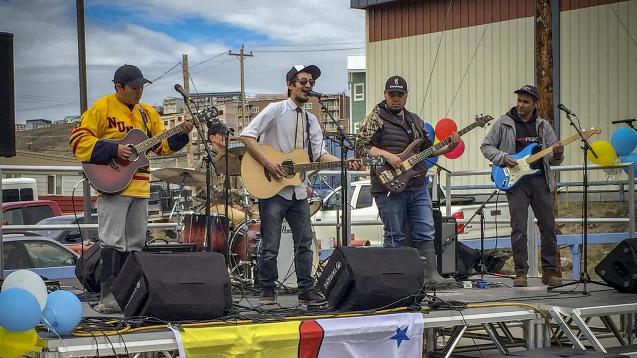 Auftritt einer Band beim Nunavut-Tag. Auftritt einer Band beim Nunavut-Tag.