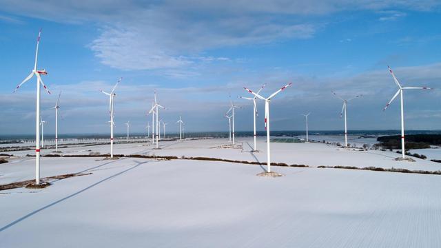 Der Windpark «Odervorland», aufgenommen im Landkreis Oder-Spree nahe Jacobsdorf (Brandenburg, Luftaufnahme mit einer Drohne)