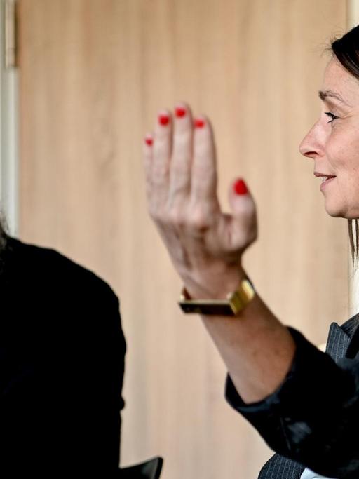 Die Verleger Holger und Silke Friedrich beim dpa-Interview am 11.11.2019 in Berlin.