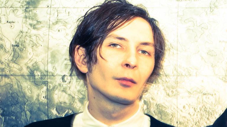 Andreas Spechtl, Sänger von "Ja, Panik" - jetzt auch Solokünstler. Hat im Sommer 2015 sein erstes Solo-Album "Sleep" veröffentlicht. Andreas Spechtl, Sänger von "Ja, Panik" - jetzt auch Solokünstler. Hat im Sommer 2015 sein erstes Solo-Album "Sleep" veröffentlicht.