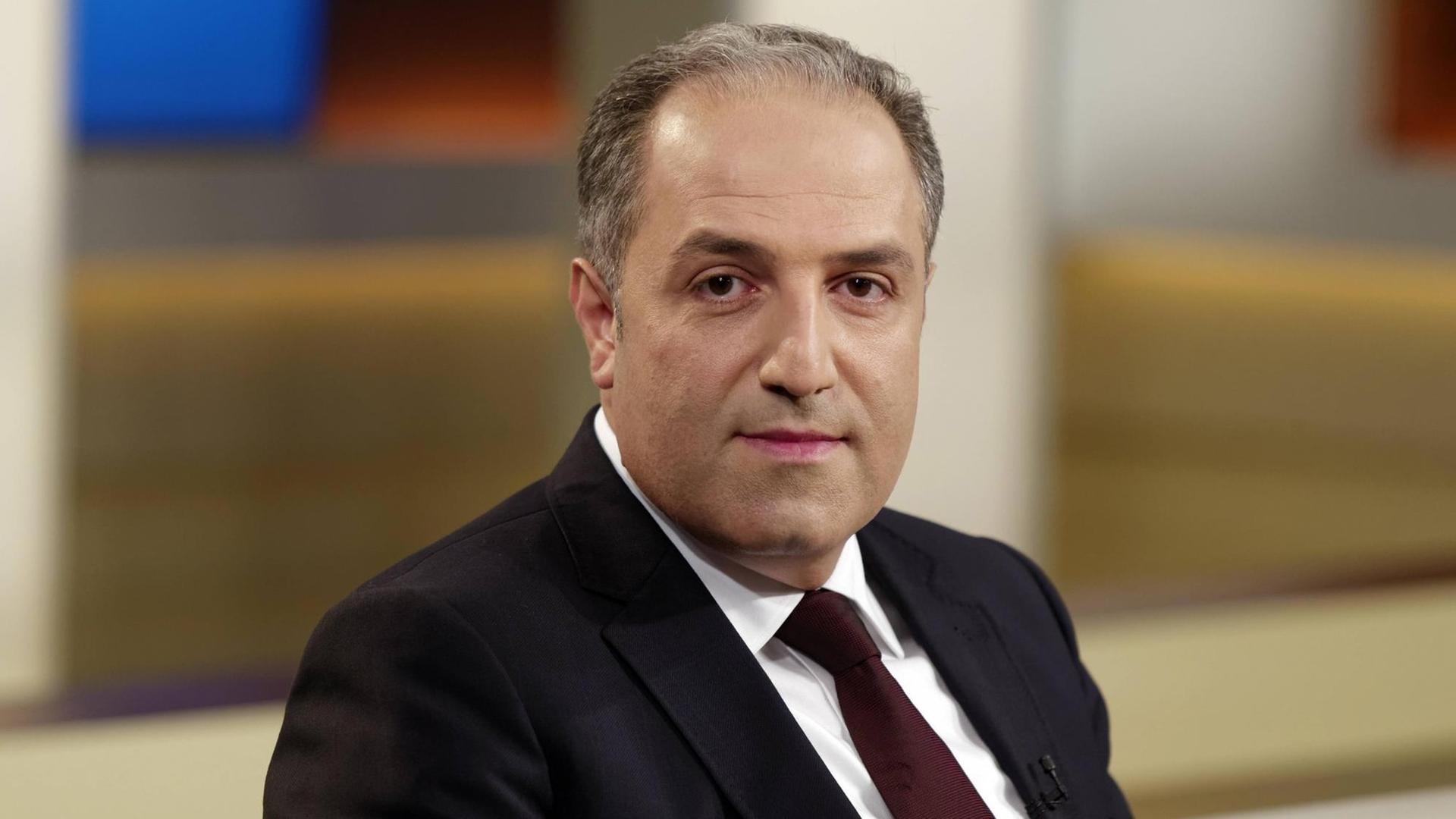 Mustafa Yeneroglu (AKP), Abgeordneter der Großen Nationalversammlung der Türkei und Ex-Generalsekretär der Islamischen Gemeinschaft Milli Görüs. Mustafa Yeneroglu (AKP), Abgeordneter der Großen Nationalversammlung der Türkei und Ex-Generalsekretär der Islamischen Gemeinschaft Milli Görüs.
