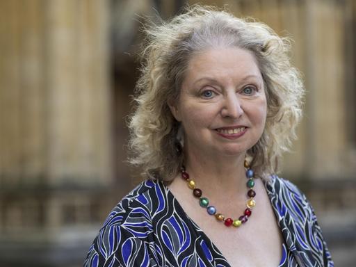 Porträt von Hilary Mantel.