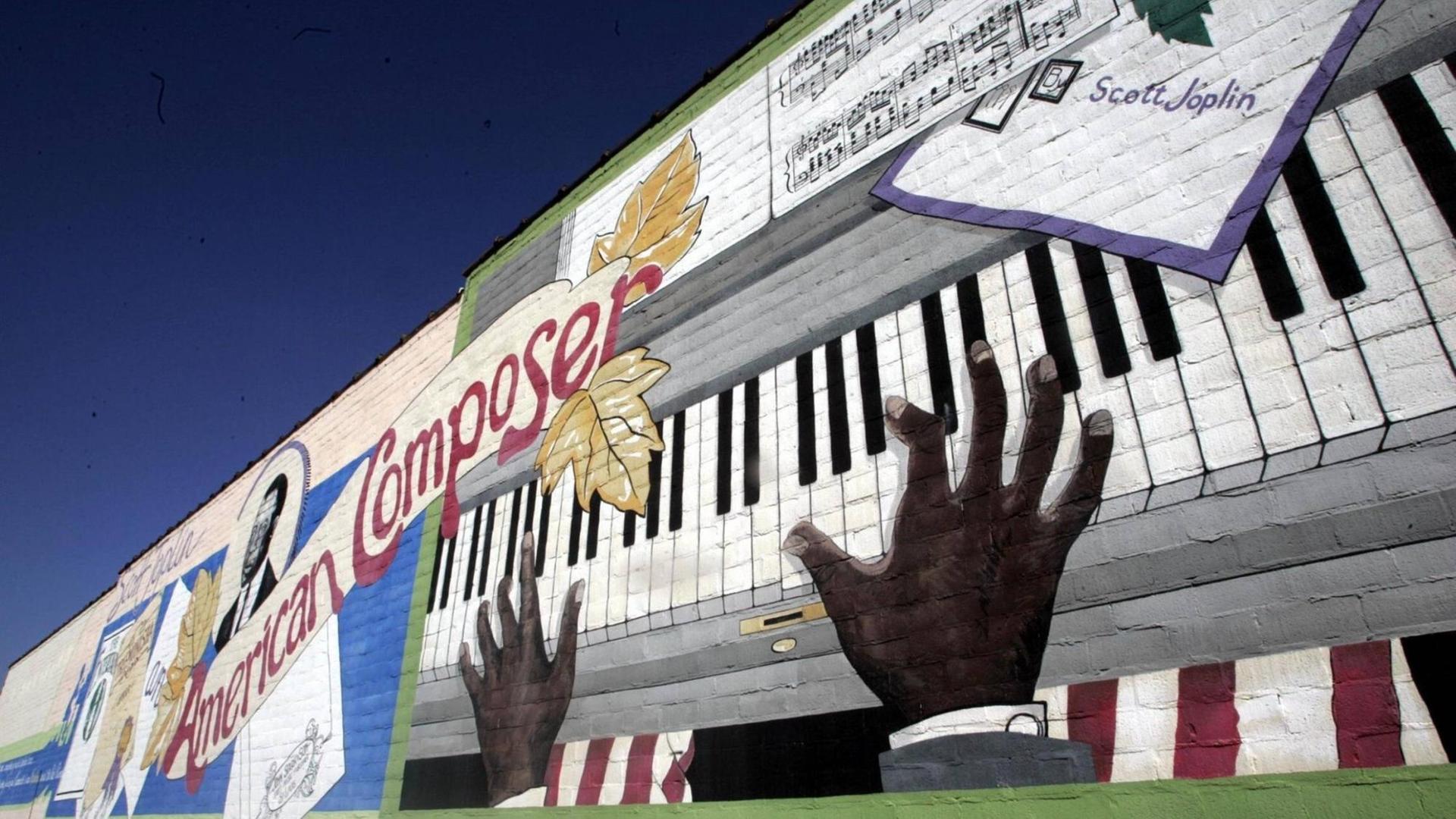 Ein Wandgemälde in Texarkana in Erinnerung an den Komponisten Scott Joplin, der einige Zeit in der Stadt lebte. Ein Wandgemälde in Texarkana in Erinnerung an den Komponisten Scott Joplin, der einige Zeit in der Stadt lebte.