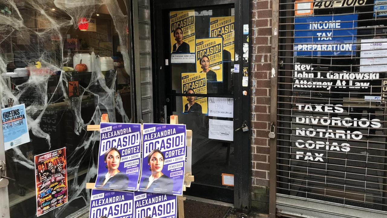 Wahlkampfbüro von Alexandria Ocasio-Cortez in Queens, New York City Wahlkampfbüro von Alexandria Ocasio-Cortez in Queens, New York City