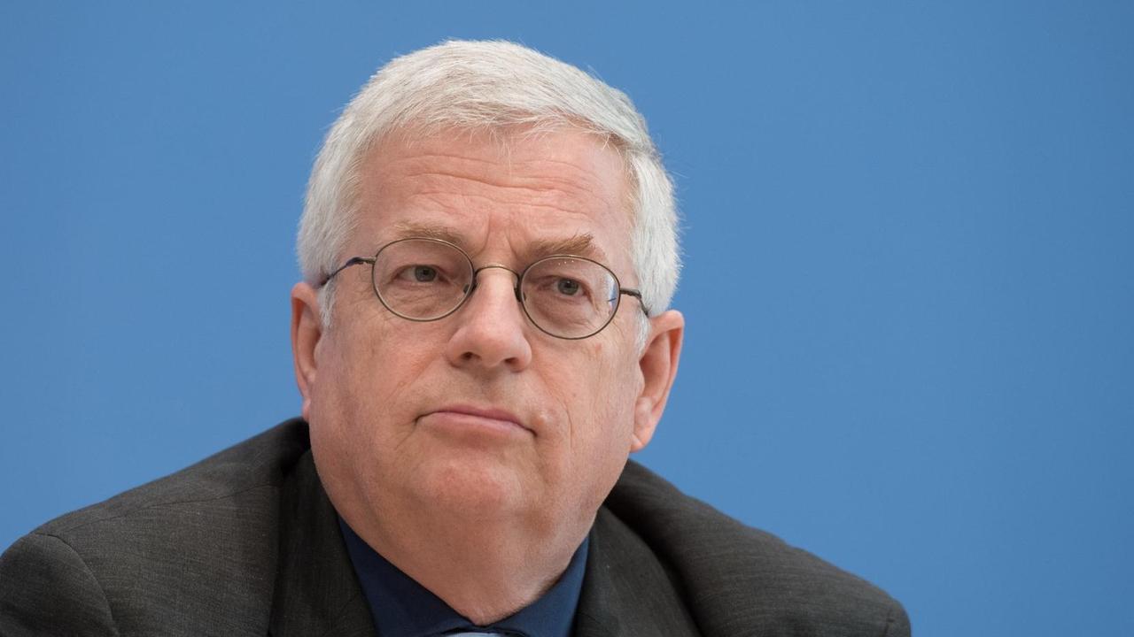 Der Journalist Gregor Mayntz ist seit 2011 Vorsitzender der Bundespressekonferenz. Der Journalist Gregor Mayntz ist seit 2011 Vorsitzender der Bundespressekonferenz.