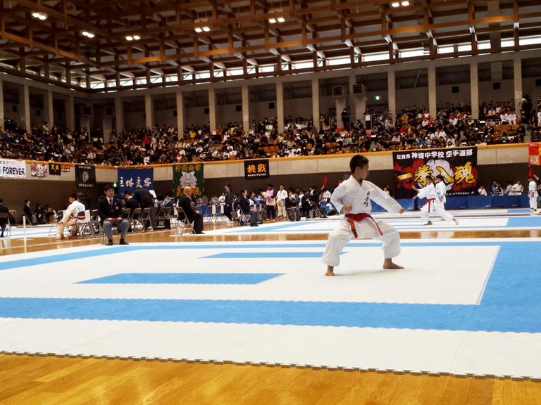 Wettkampf bei dem Karate Turnier in Budoukan Saitama