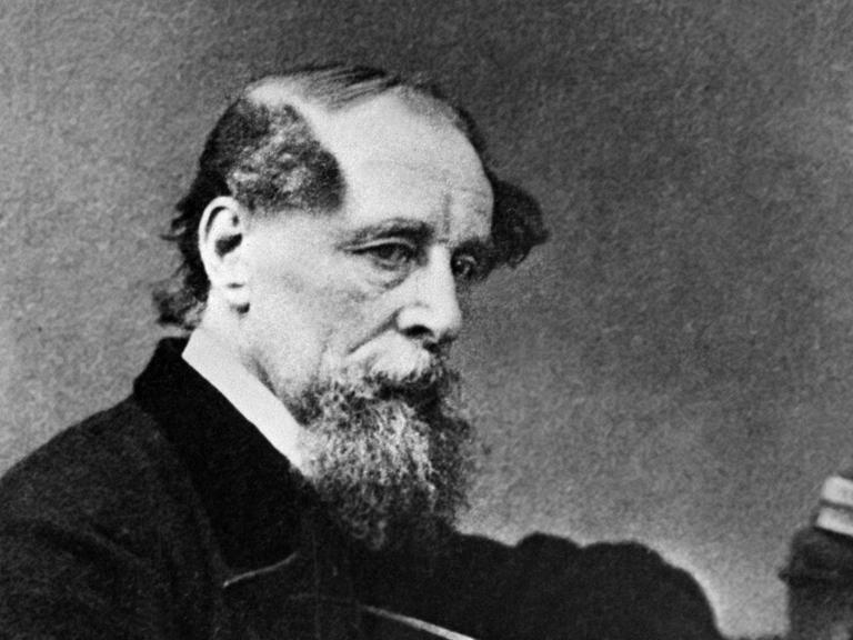 Ein schwarz-weiß Porträt des Schriftstellers Charles Dickens (1812-1870).