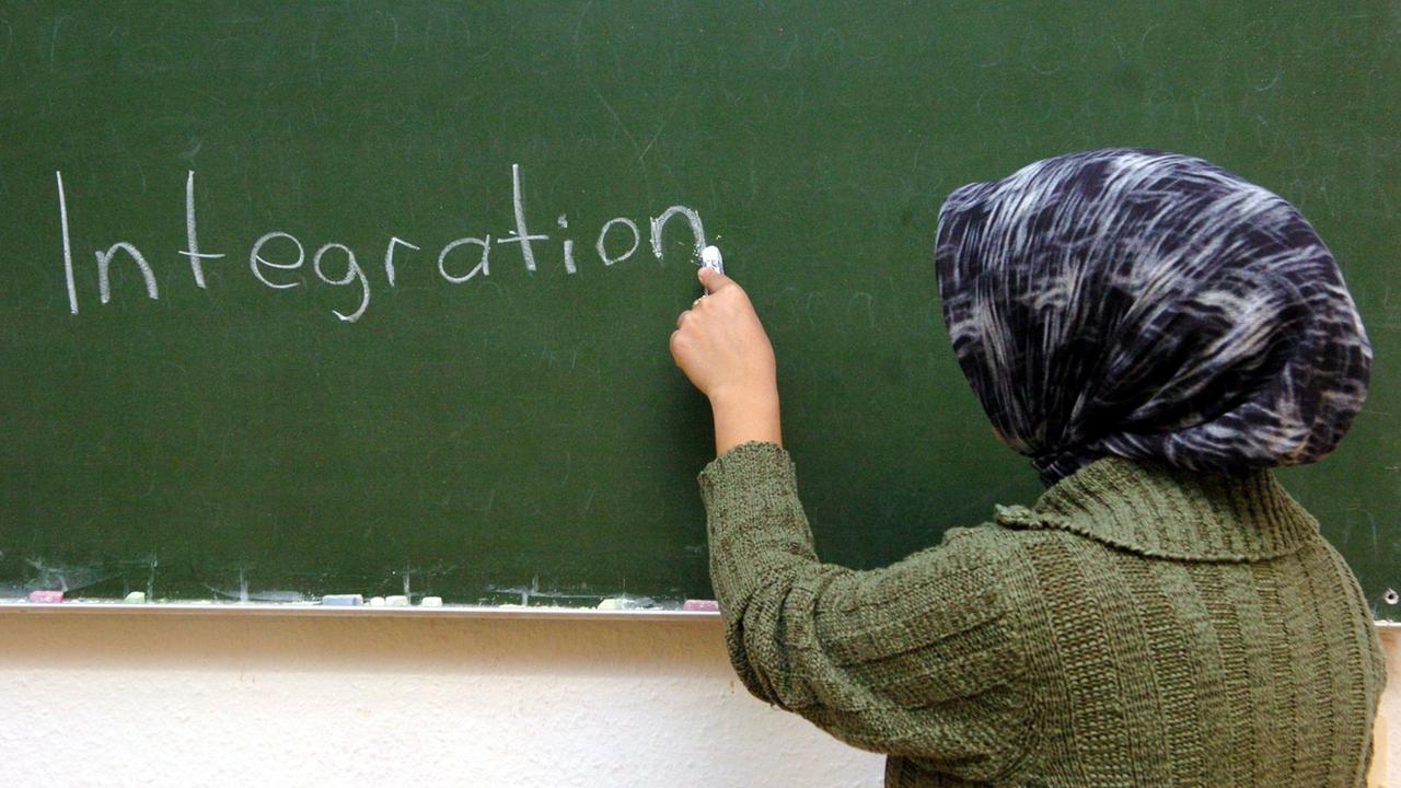 Prominentes Beispiel für einen Politiker mit Migrationshintergrund: der Grünen-Bundesvorsitzenden Cem Özdemir. Prominentes Beispiel für einen Politiker mit Migrationshintergrund: der Grünen-Bundesvorsitzenden Cem Özdemir.