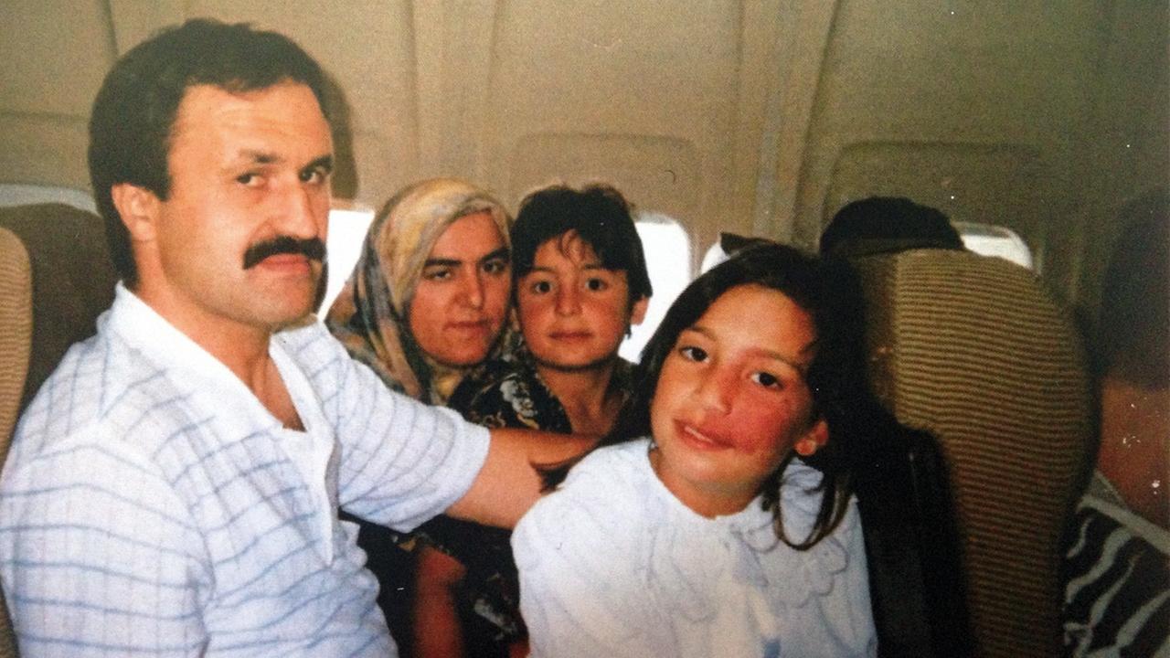 Ein altes Foto der Familie Şimşek. Ein altes Foto der Familie Şimşek.