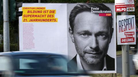 Drei Wahlplakate der Partei FDP - mit Christian Lindner