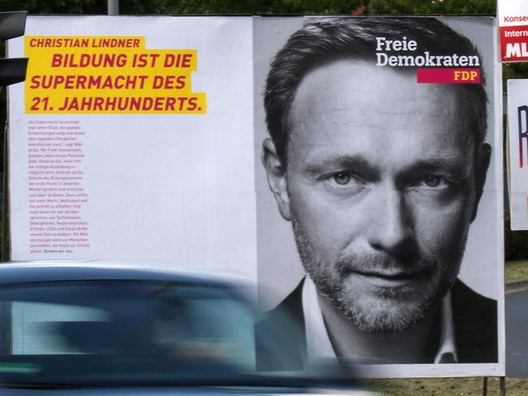 Drei Wahlplakate der Partei FDP - mit Christian Lindner