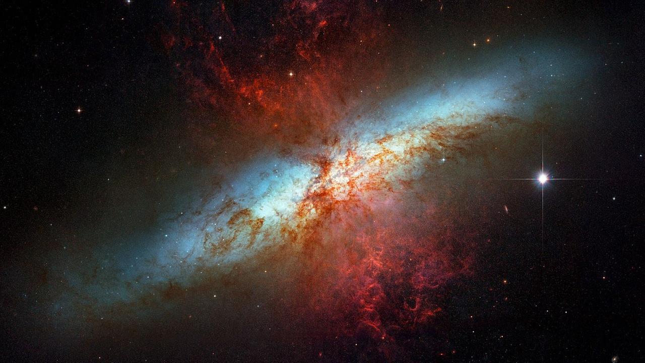 In der Galaxie M 82 stießen Forscher schon vor einigen Jahren auf ein Schwarzes Loch mittlerer Größe In der Galaxie M 82 stießen Forscher schon vor einigen Jahren auf ein Schwarzes Loch mittlerer Größe