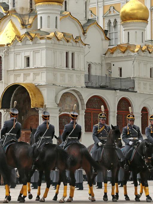 Wachablösung vor dem Kreml, eine Attraktion für Touristen