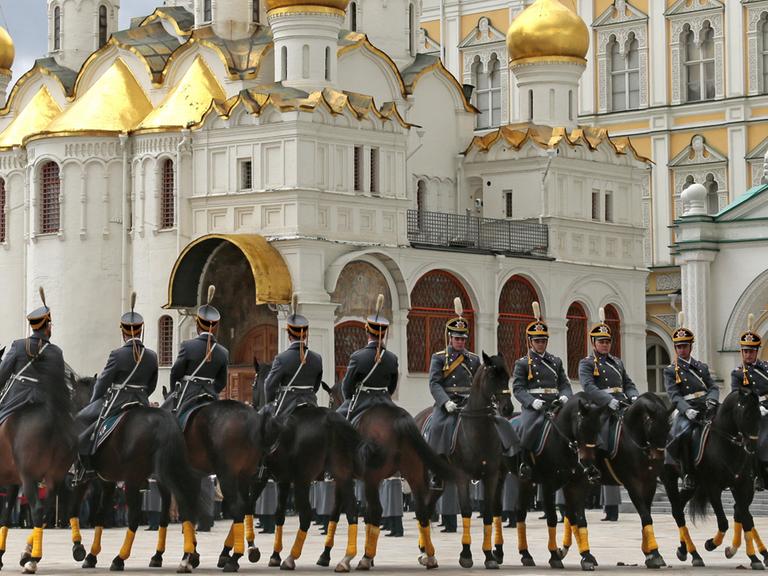 Wachablösung vor dem Kreml, eine Attraktion für Touristen