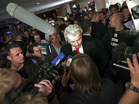 Der islamfeindliche niederländische Politiker Geert Wilders (PVV) am Tag der Parlamentswahl in Den Haag Der islamfeindliche niederländische Politiker Geert Wilders (PVV) am Tag der Parlamentswahl in Den Haag