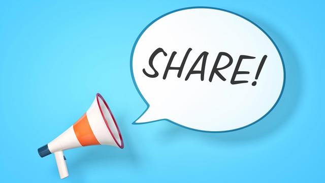 Megaphon mit Sprechblase "Share" vor blauem Hintergrund