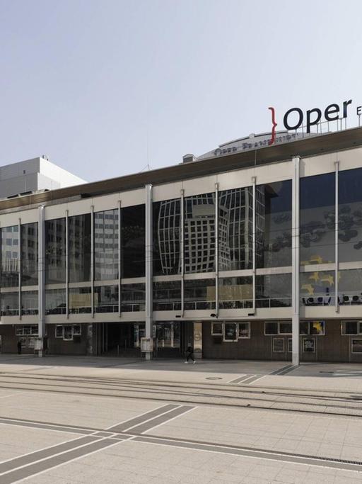 Die Oper Frankfurt - das Musiktheater der Städtischen Bühnen am Willy-Brandt-Platz.
