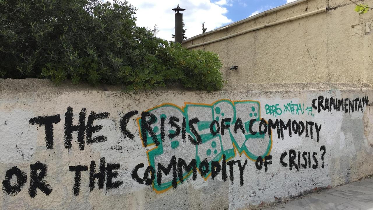 Ein Anti-documenta-Graffiti in Athen.