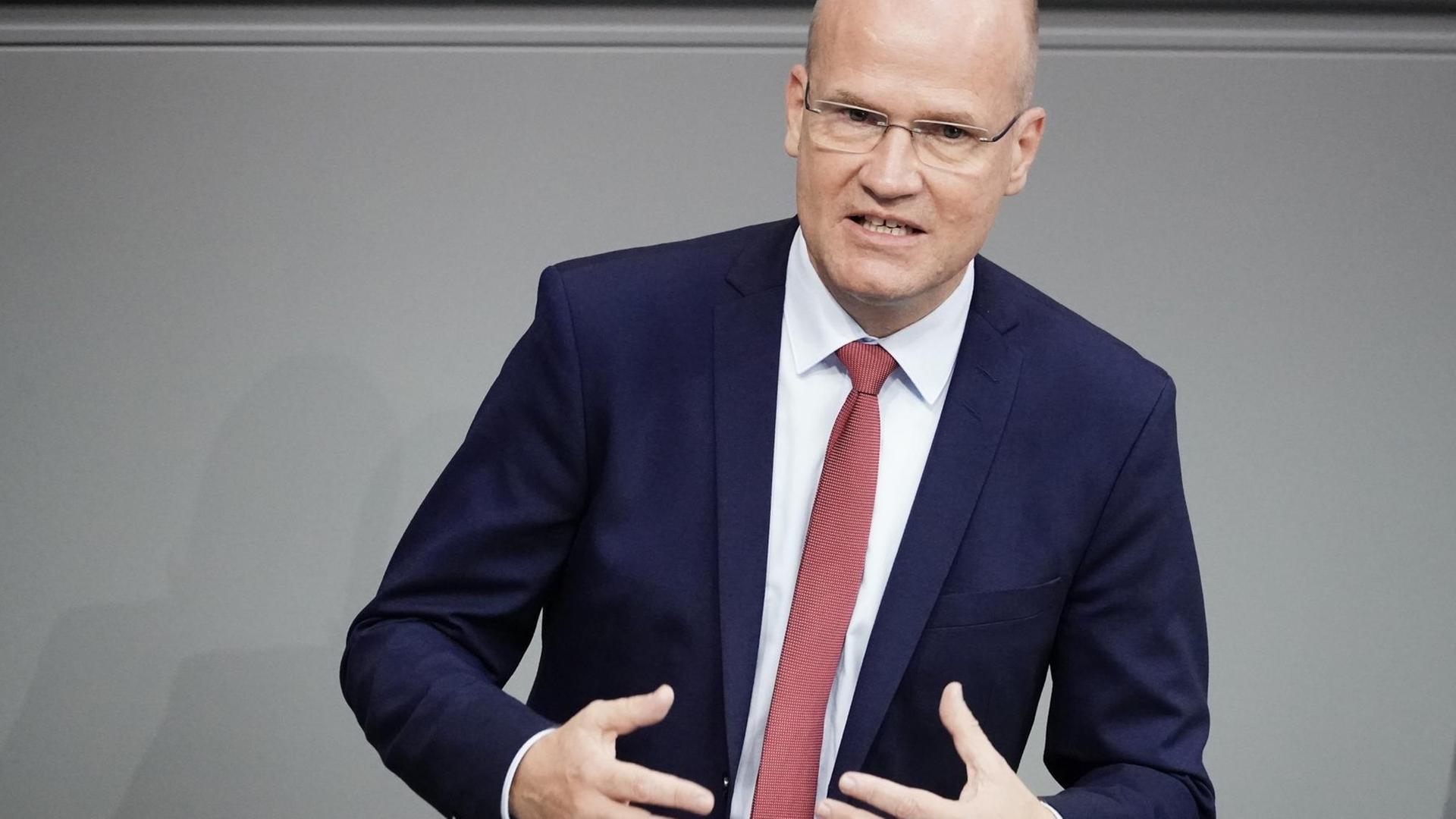 Ralph Brinkhaus (CDU), Vorsitzender der CDU/CSU-Bundestagsfraktion, spricht im Bundestag. Ralph Brinkhaus (CDU), Vorsitzender der CDU/CSU-Bundestagsfraktion, spricht im Bundestag.