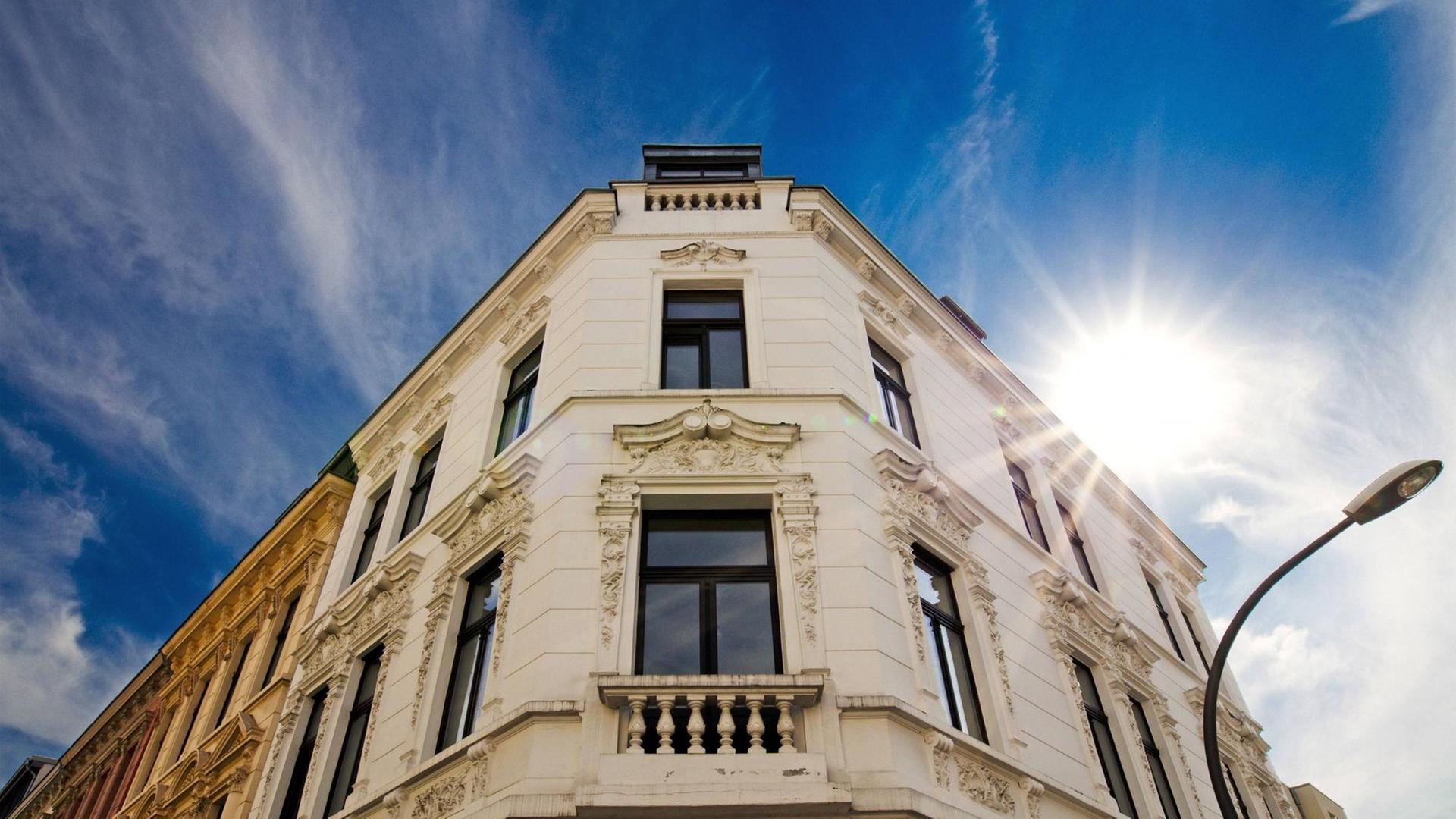 Altbau-Häuser in der Wittgensteinstraße in Köln Lindenthal. Altbau-Häuser in der Wittgensteinstraße in Köln Lindenthal.