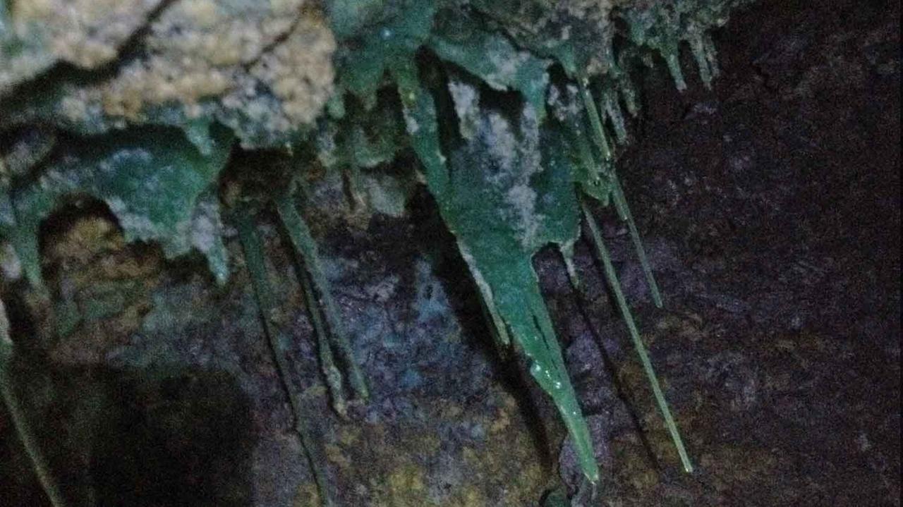 Stalaktiten in einem der Schächte des "Cerro Rico". Stalaktiten in einem der Schächte des "Cerro Rico".