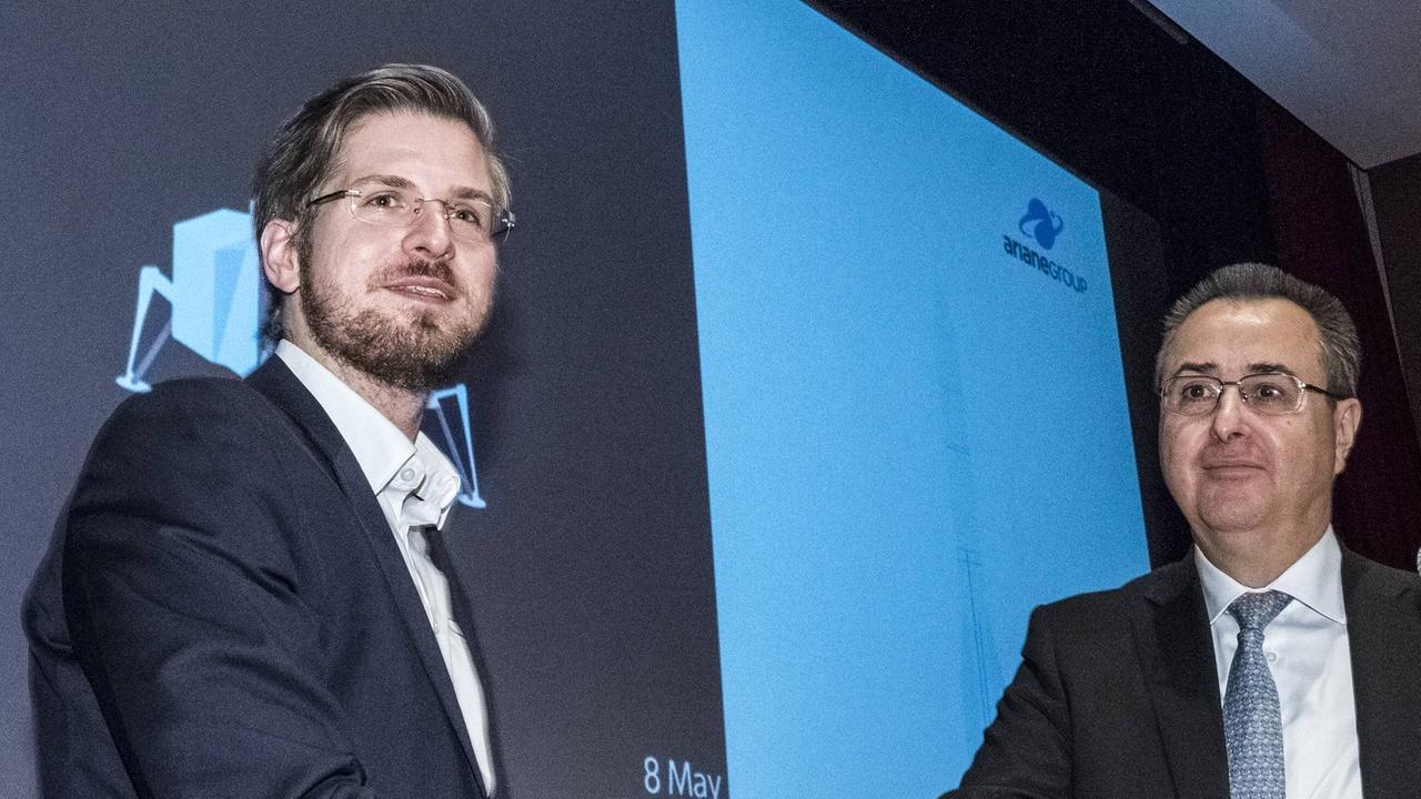 Robert Böhme und Pierre Godart geben sich die Hand. Robert Böhme und Pierre Godart geben sich die Hand.