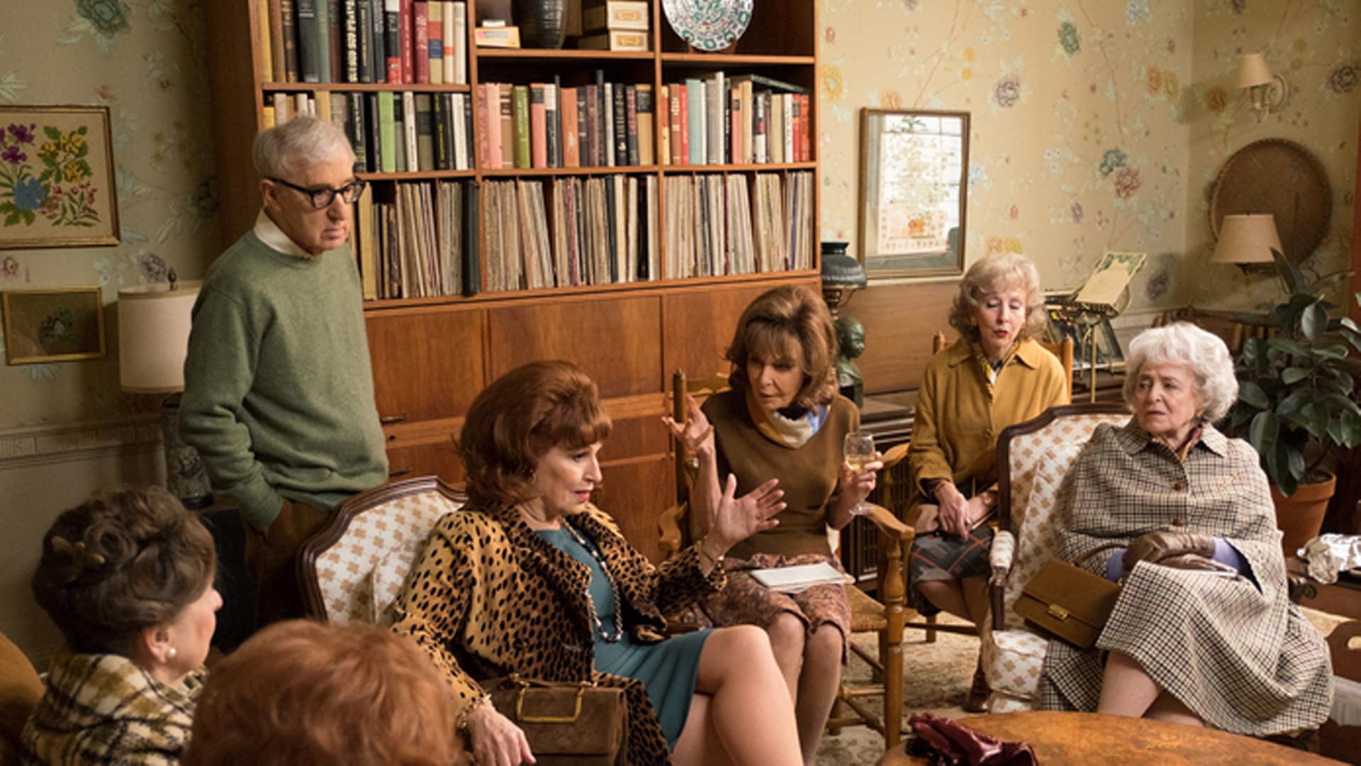 Woody Allen als Schriftsteller Sidney J. Munsinger in seiner Amazon-Serie "Crisis in Six Scenes". Woody Allen als Schriftsteller Sidney J. Munsinger in seiner Amazon-Serie "Crisis in Six Scenes".