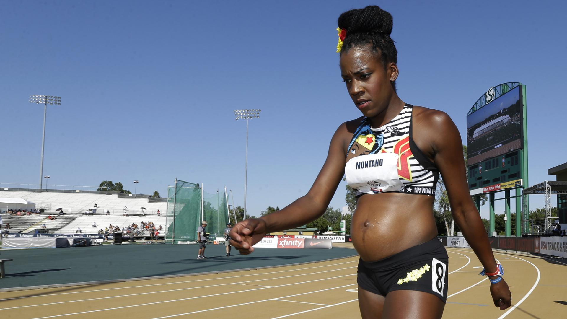 Alysia Montano auf dem Weg zur Startlinie beim 800-Meter-Lauf der Frauen in Sacramento, Kalifornien, bei den Track and Field Championships am 22. Juni 2017 Alysia Montano auf dem Weg zur Startlinie beim 800-Meter-Lauf der Frauen in Sacramento, Kalifornien, bei den Track and Field Championships am 22. Juni 2017