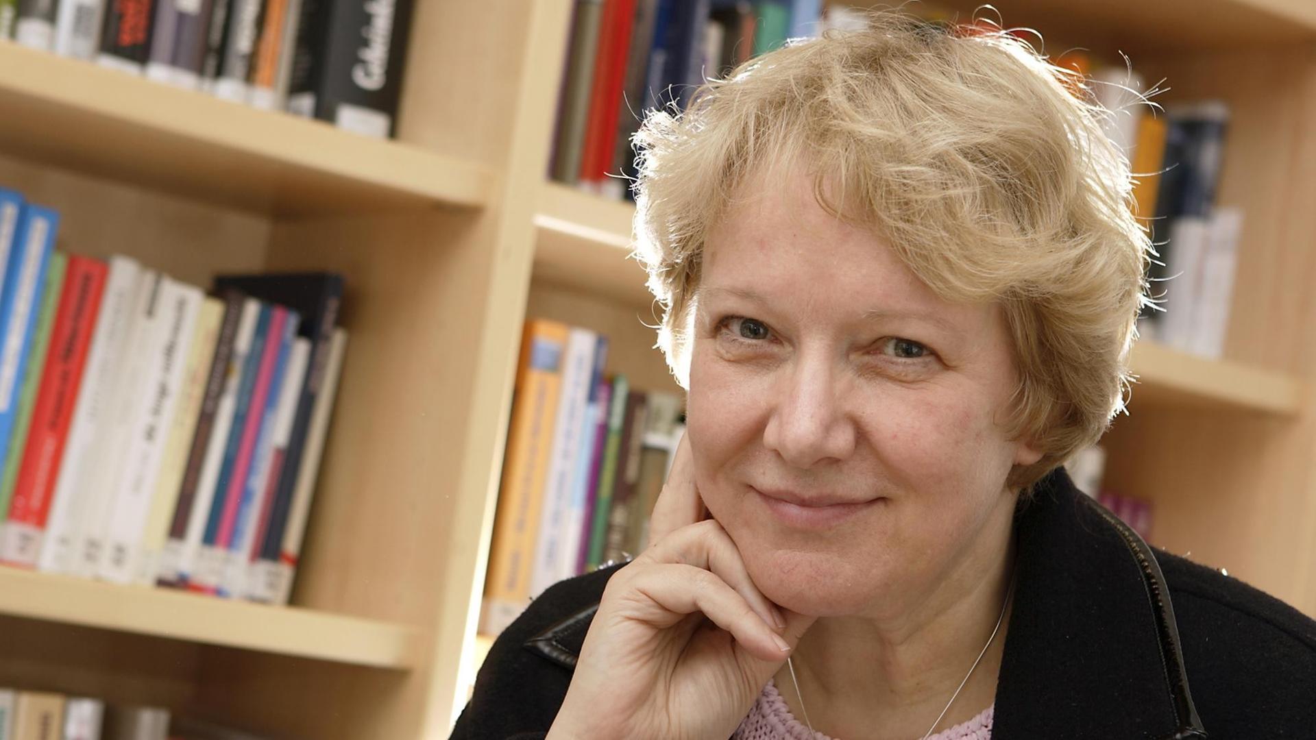 Die Autorin, Nervenärztin und Psychoanalytikerin mit Spezialgebiet Traumatherapie Luise Reddemann am Freitag (24.02.2006) in Stuttgart. Die Autorin, Nervenärztin und Psychoanalytikerin mit Spezialgebiet Traumatherapie Luise Reddemann am Freitag (24.02.2006) in Stuttgart.