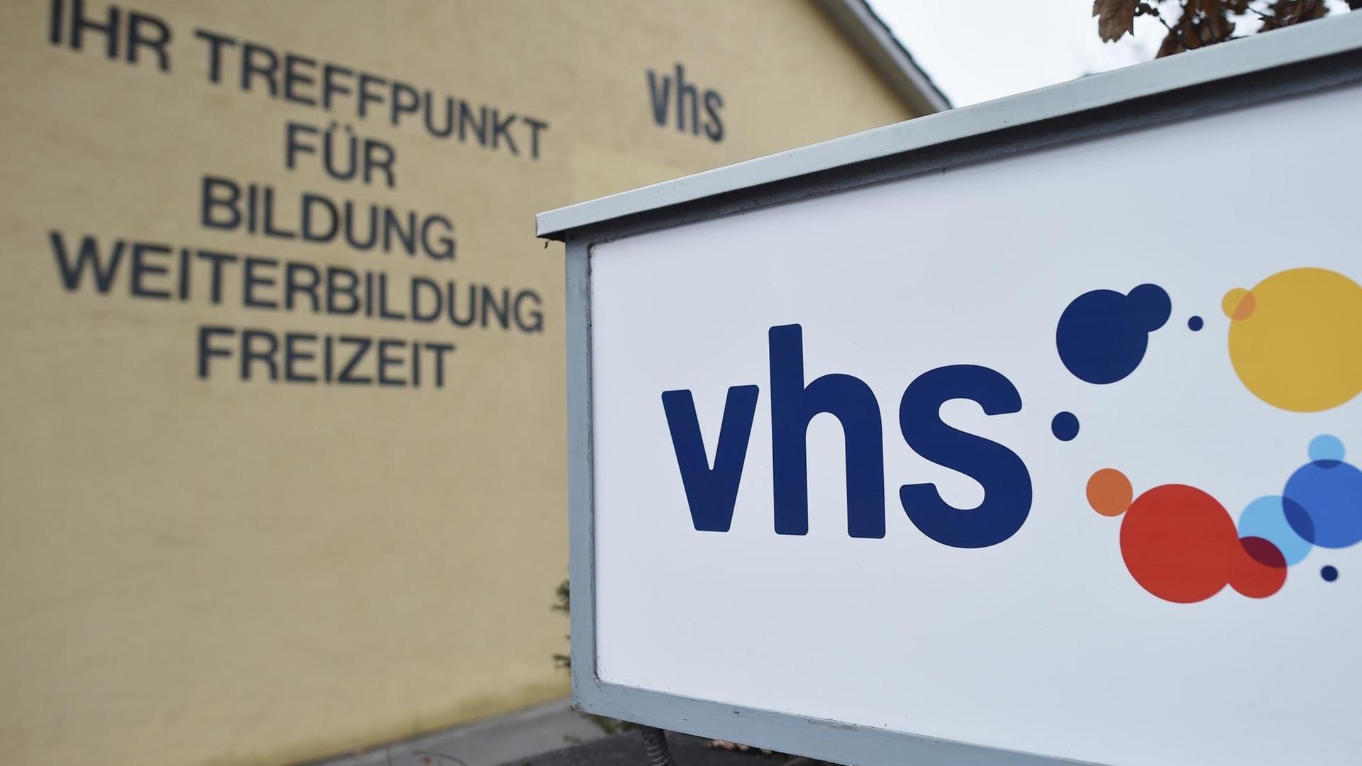 Das Logo der Volkshochschule (VHS) in Garmisch-Partenkirchen Das Logo der Volkshochschule (VHS) in Garmisch-Partenkirchen