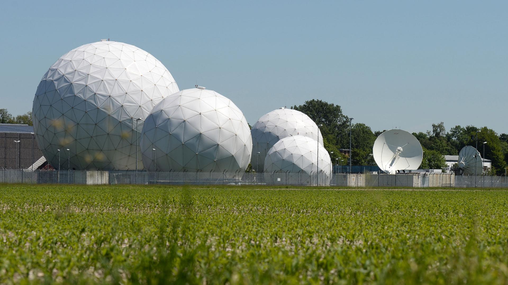 Die ehemalige große Abhörbasis der NSA in Bad Aibling in Bayern. Die ehemalige große Abhörbasis der NSA in Bad Aibling in Bayern.